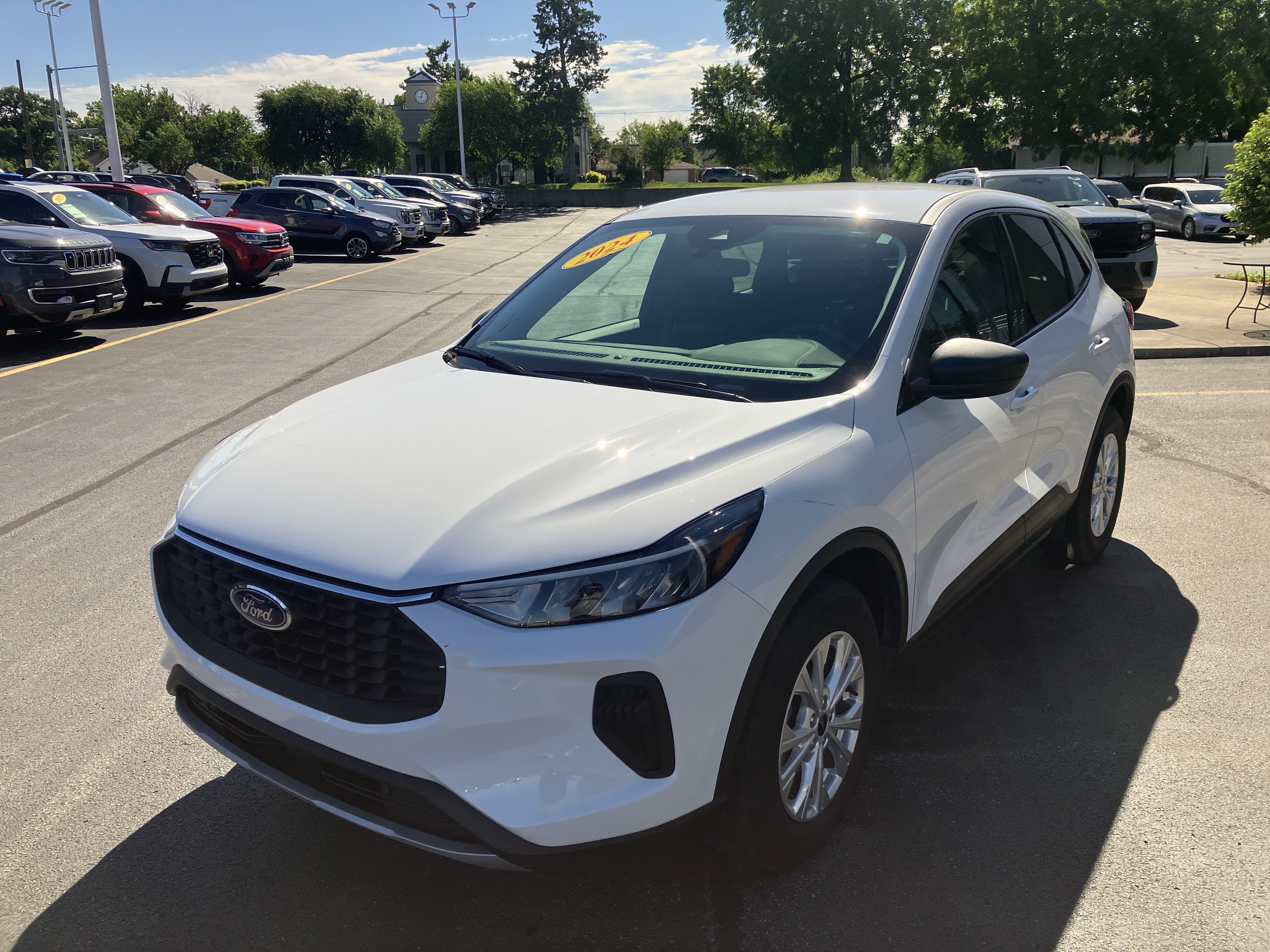 Used 2024 Ford Escape Active AWD/4WD image 3