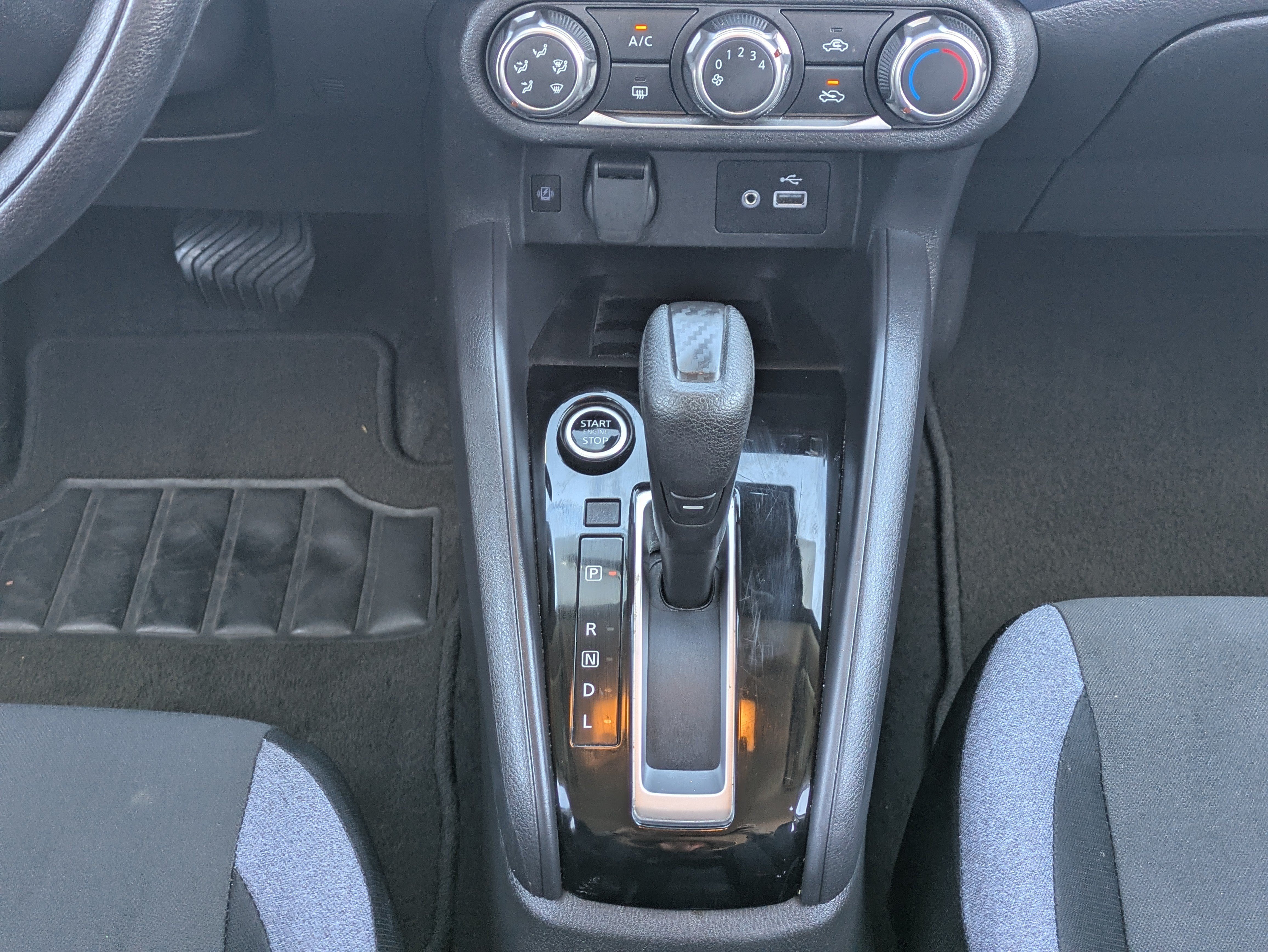 Used 2024 Nissan Versa SV FWD image 20