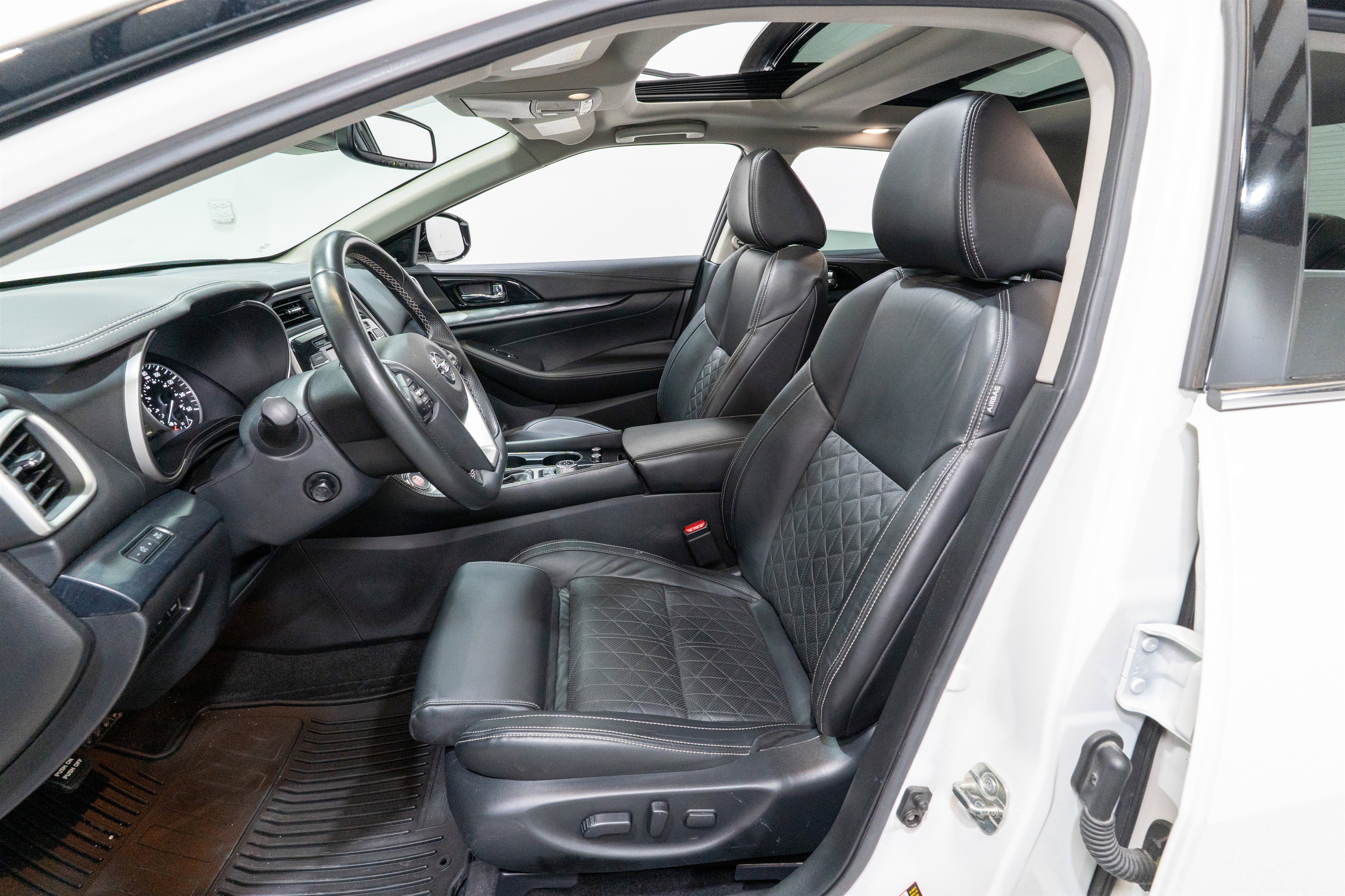 Used 2021 Nissan Maxima Platinum w/ Sport Mat Group FWD image 16