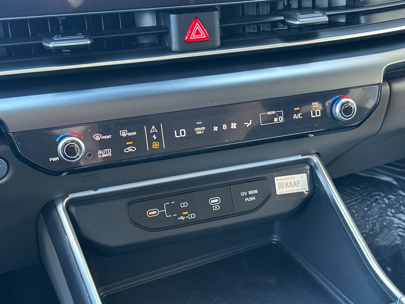 New 2027 Kia Carnival LXS FWD image 22