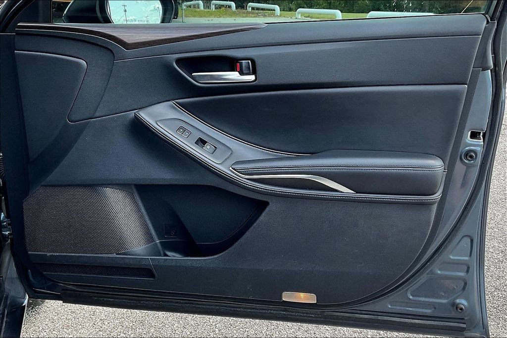 Used 2019 Toyota Avalon XLE FWD image 18