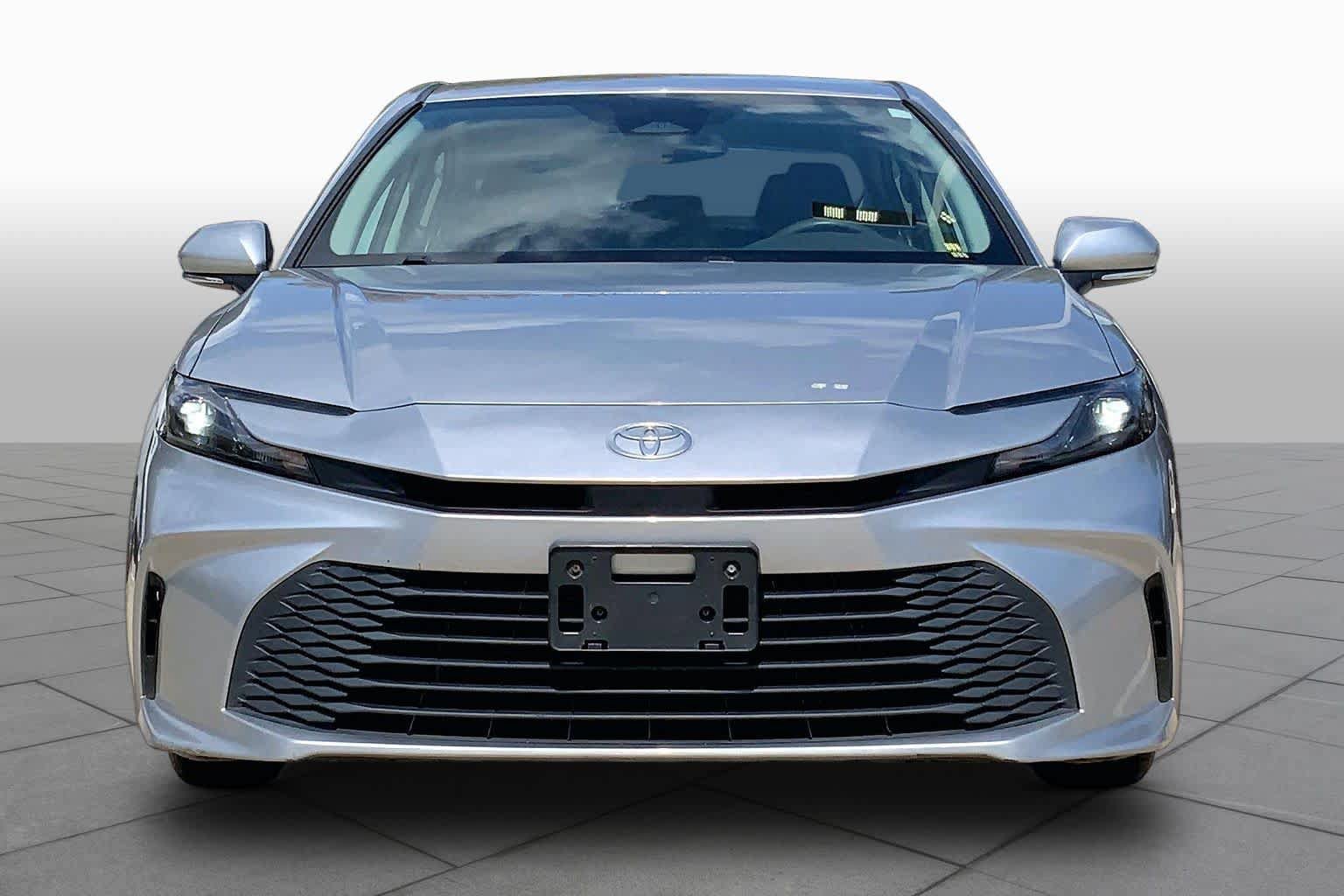 Used 2025 Toyota Camry LE FWD image 4