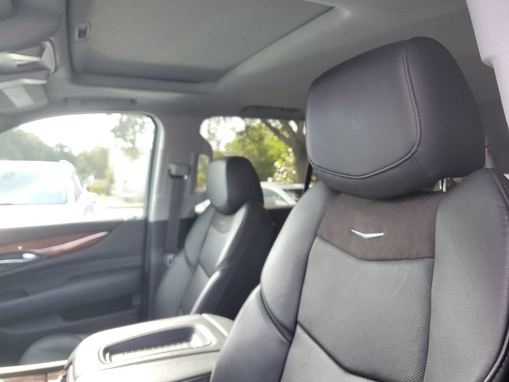 Used 2020 Cadillac Escalade Luxury AWD/4WD image 21