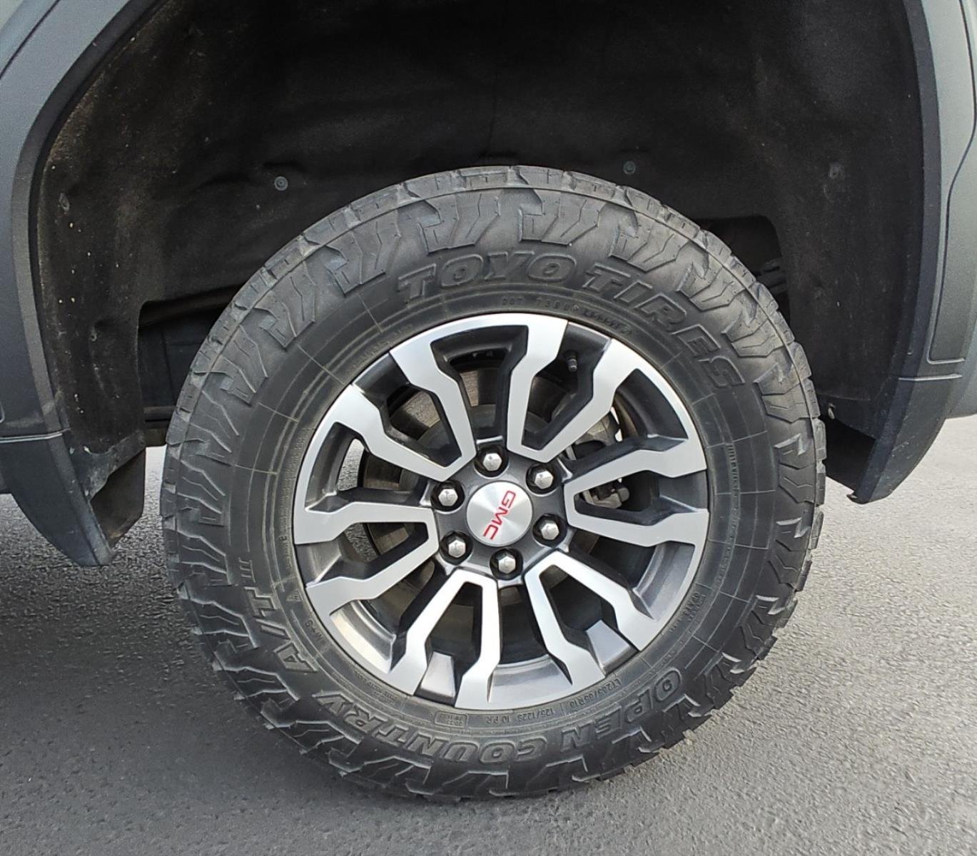 Used 2023 GMC Sierra 1500 AT4 w/ AT4 Premium Package AWD/4WD image 17