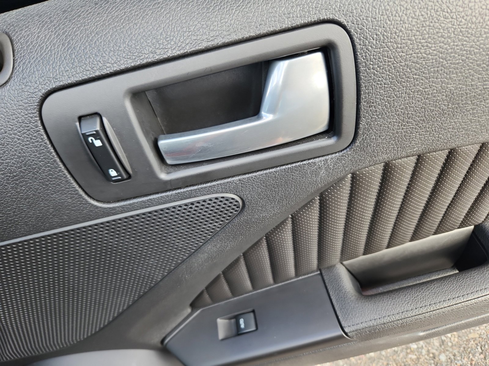 Used 2011 Ford Mustang Shelby GT500 w/ SVT Performance Pkg image 17