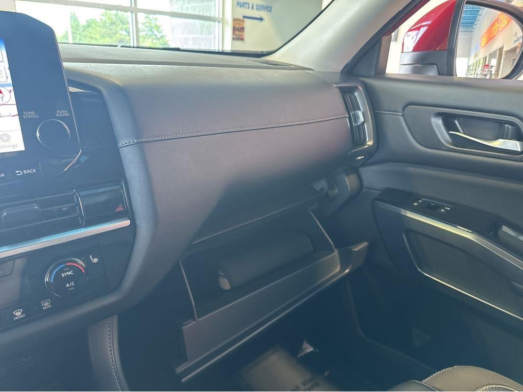 Used 2023 Nissan Pathfinder SL AWD/4WD image 26