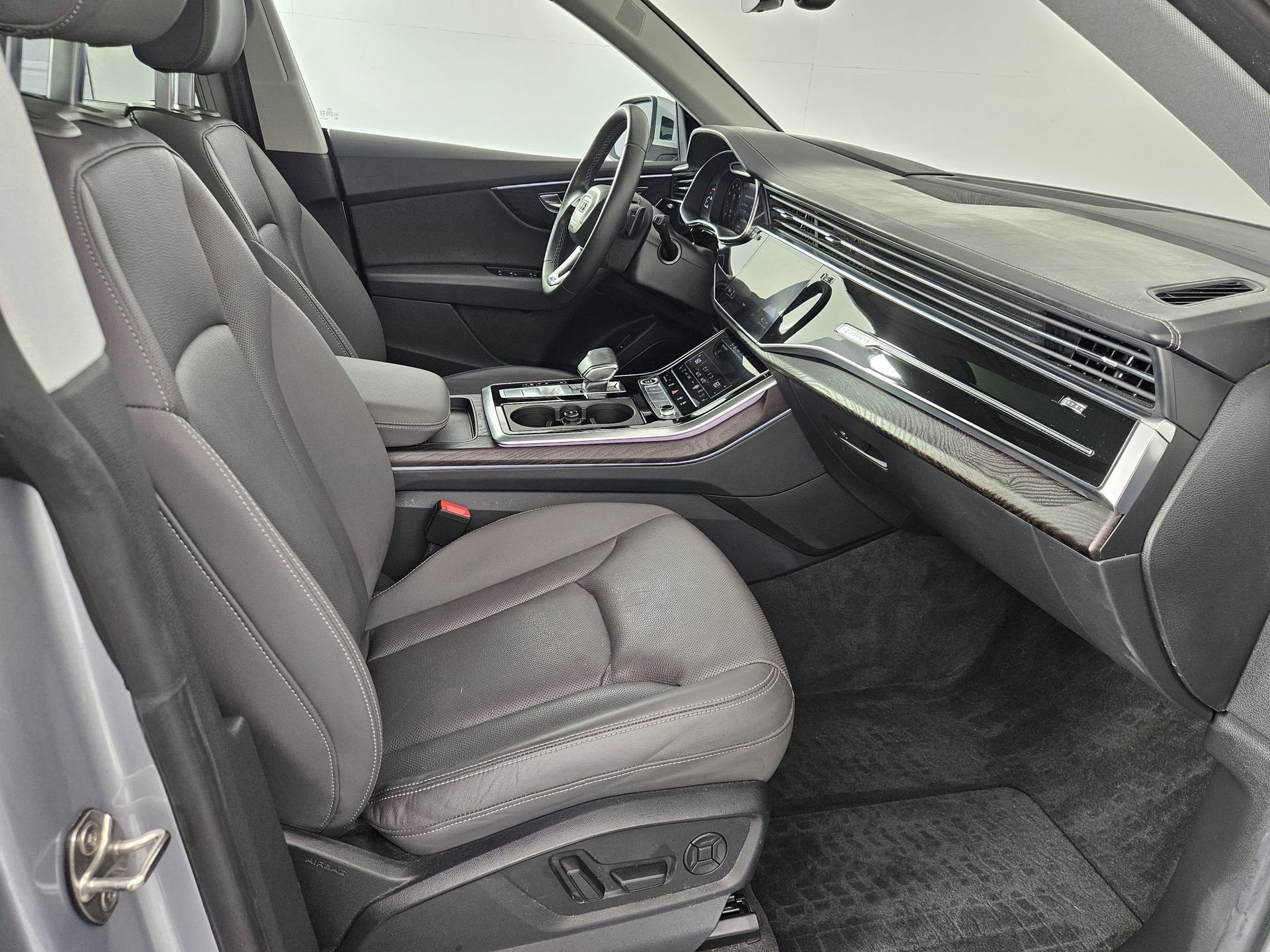 Used 2021 Audi Q8 Prestige AWD/4WD image 43