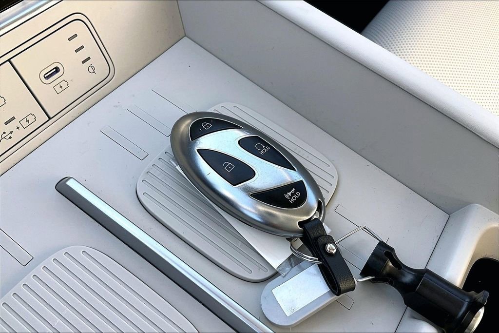 Used 2025 Hyundai Santa Fe SEL FWD image 11