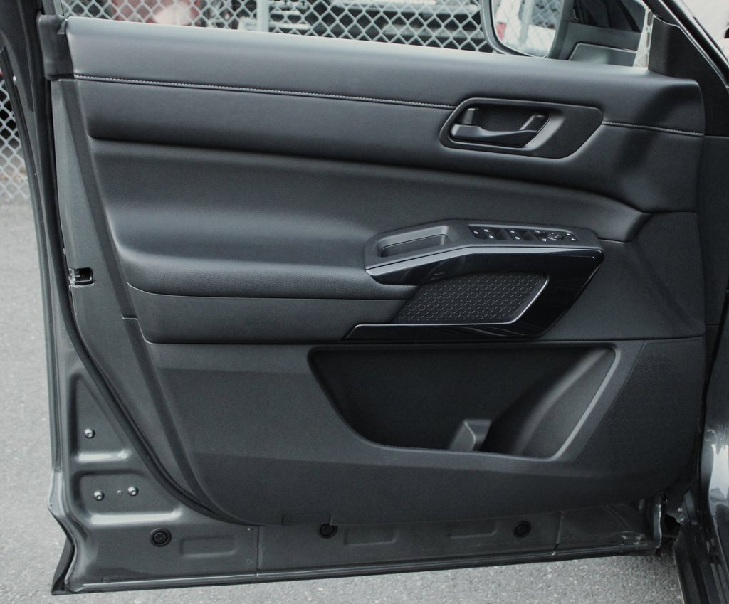 Certified 2024 Nissan Pathfinder S image 16