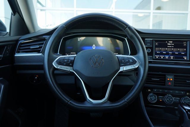 Used 2024 Volkswagen Jetta SE image 17