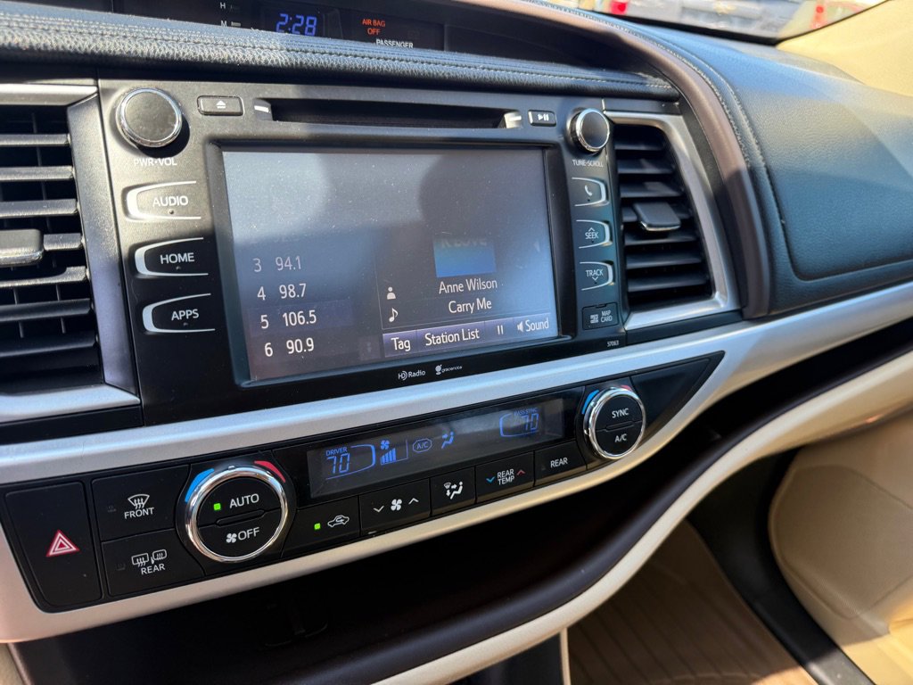 Used 2014 Toyota Highlander XLE image 11