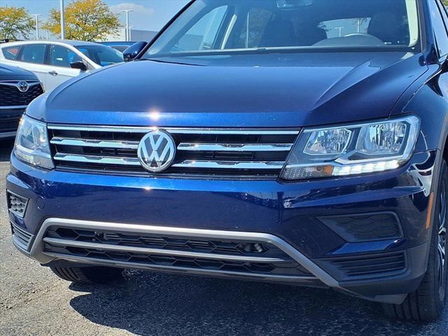 Used 2021 Volkswagen Tiguan SE w/ Panoramic Sunroof Package image 21