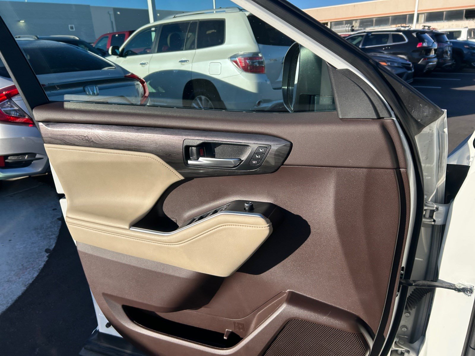 Used 2021 Toyota Highlander Platinum AWD/4WD image 13