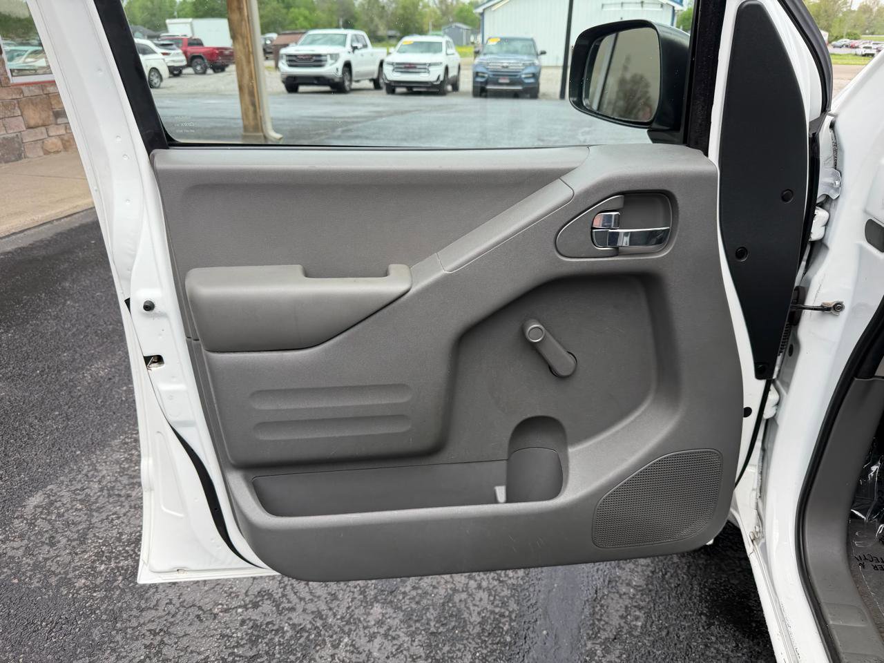 Used 2019 Nissan Frontier S RWD image 12