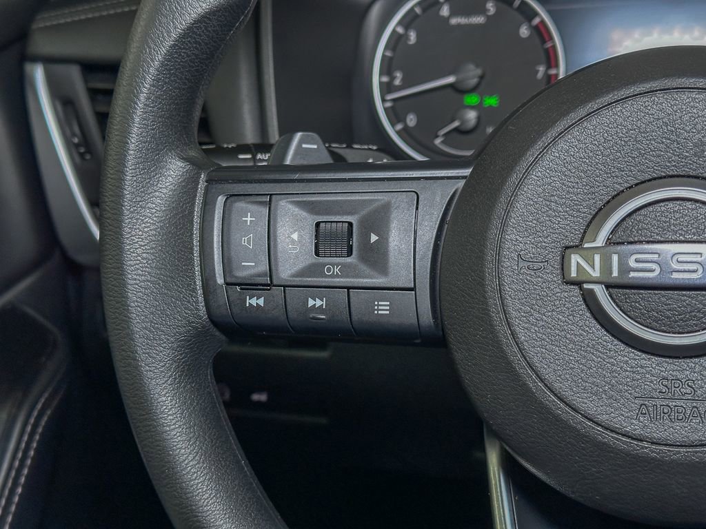 Used 2024 Nissan Rogue SV image 31