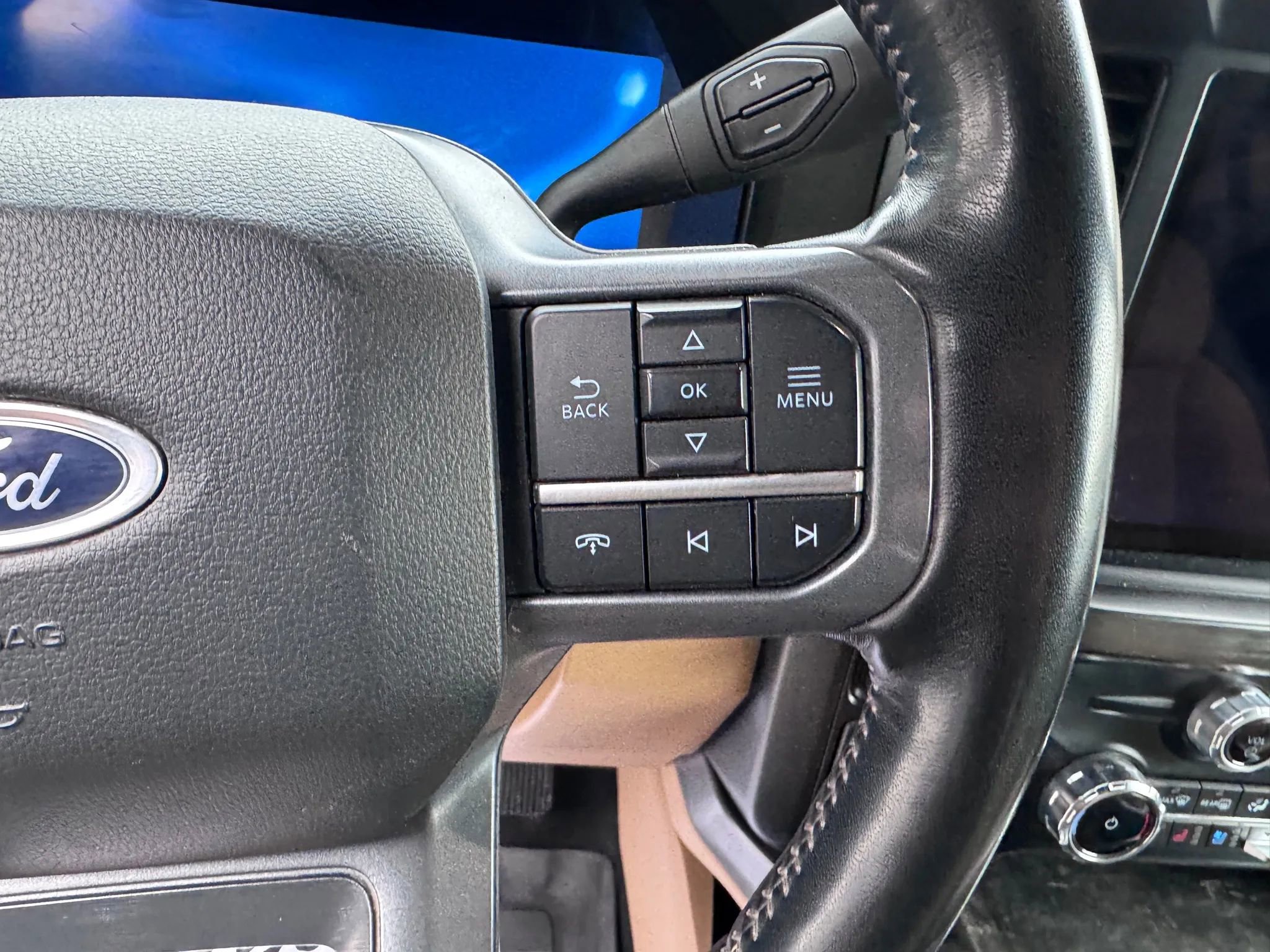 Used 2023 Ford F250 Lariat w/ Chrome Package image 28