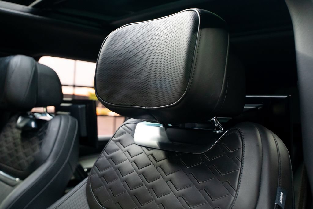 Used 2023 Land Rover Range Rover SV AWD/4WD image 32