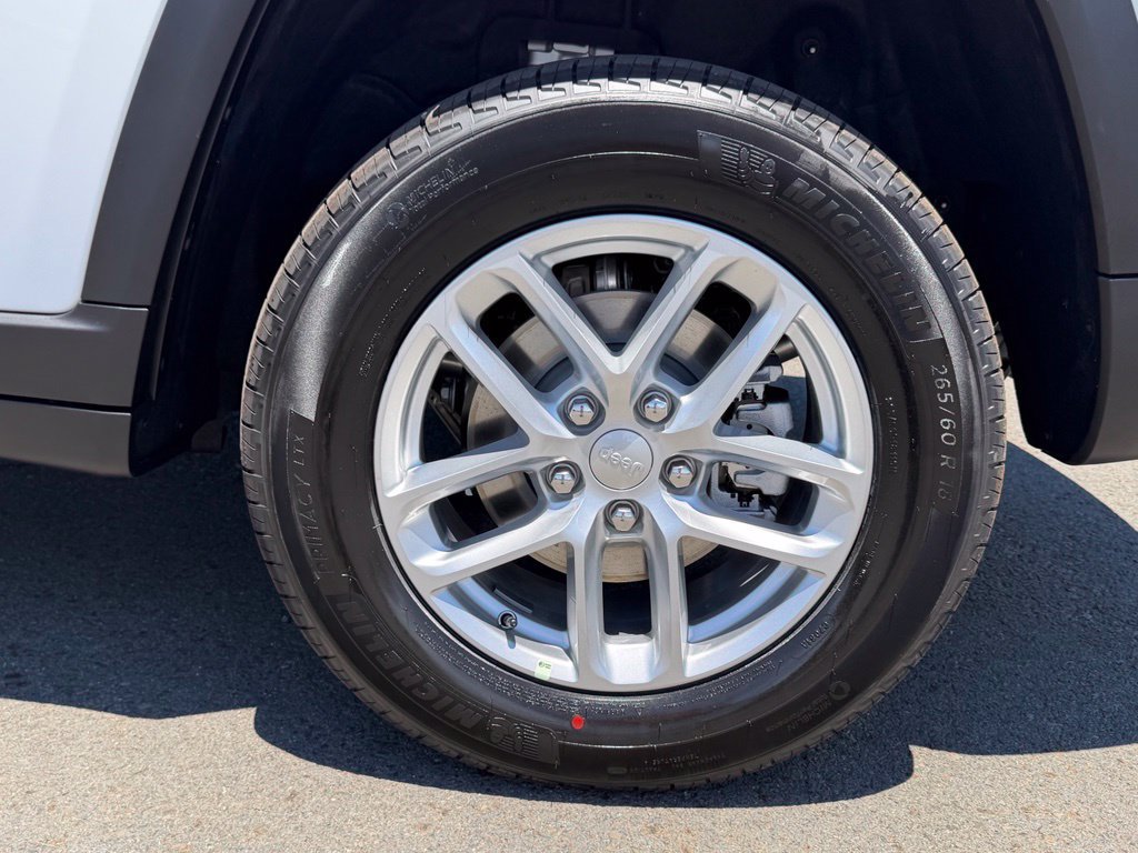New 2026 Jeep Grand Cherokee Laredo RWD image 11
