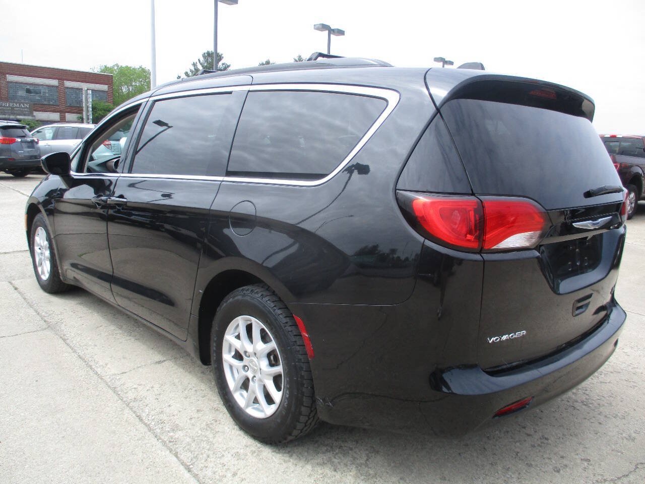 Used 2020 Chrysler Voyager Lxi FWD image 4