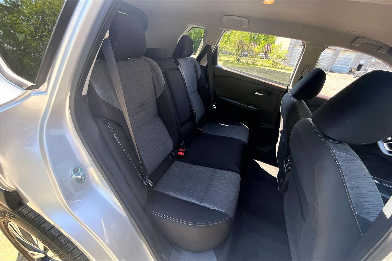 Used 2022 Nissan Rogue SV FWD image 21