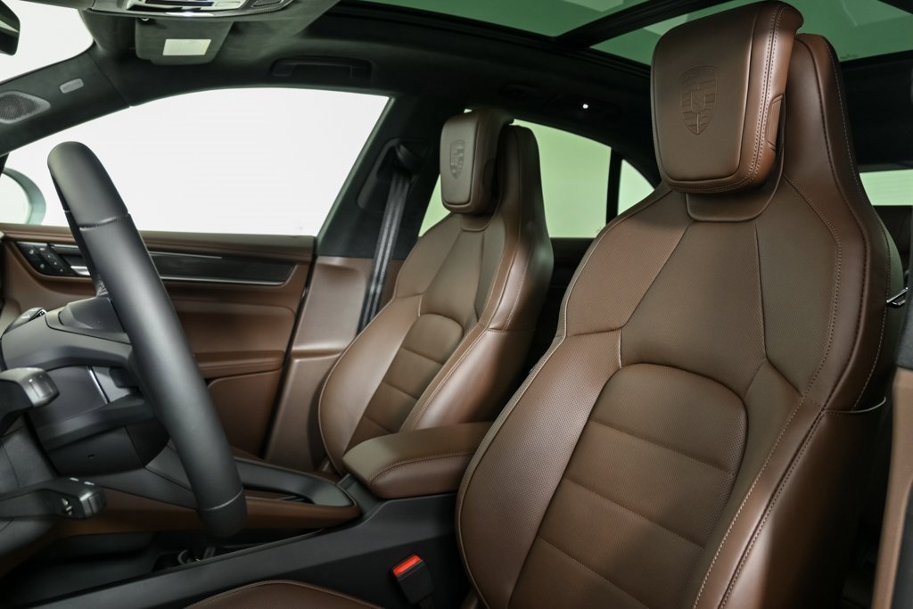New 2025 Porsche Macan Turbo Electric image 5