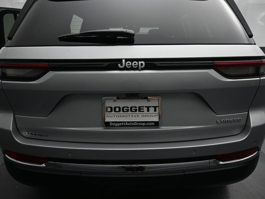 New 2025 Jeep Grand Cherokee Laredo w/ Luxury Tech Group I image 29