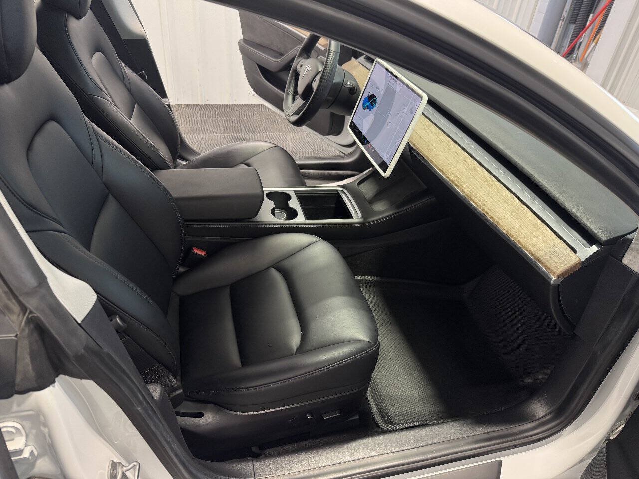 Used 2021 Tesla Model 3 Standard Range RWD image 17