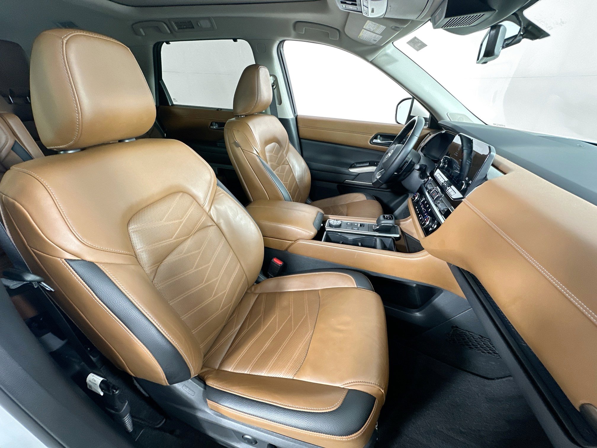 Used 2023 Nissan Pathfinder Platinum image 31