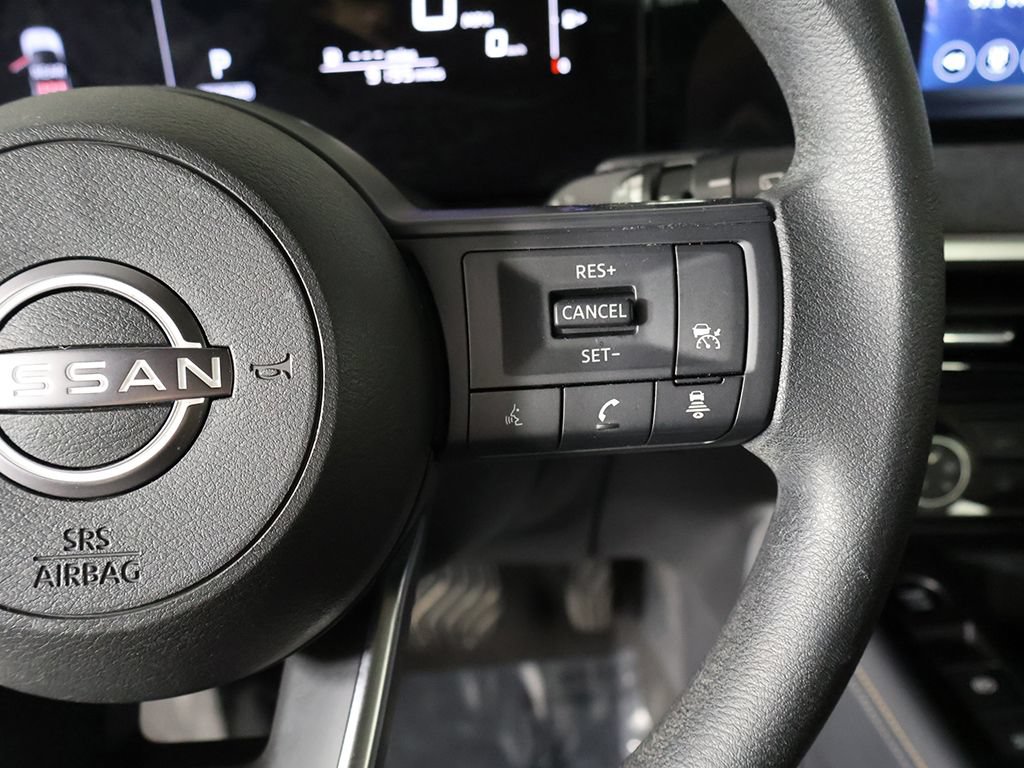Used 2025 Nissan Kicks SV AWD/4WD image 38