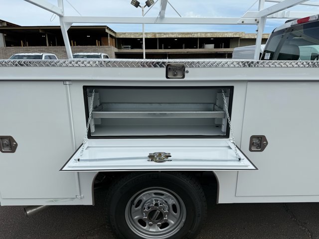 New 2026 Ford F250 XL w/ XL Chrome Package image 8