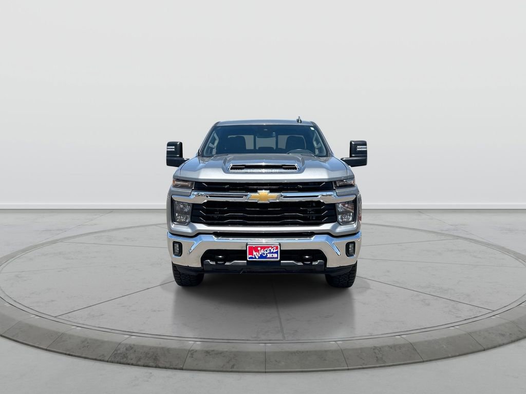 Used 2025 Chevrolet Silverado 3500 LT AWD/4WD image 3