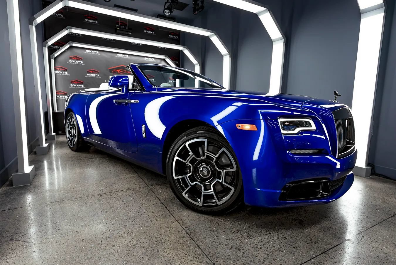 Used 2021 Rolls-Royce Dawn RWD image 3