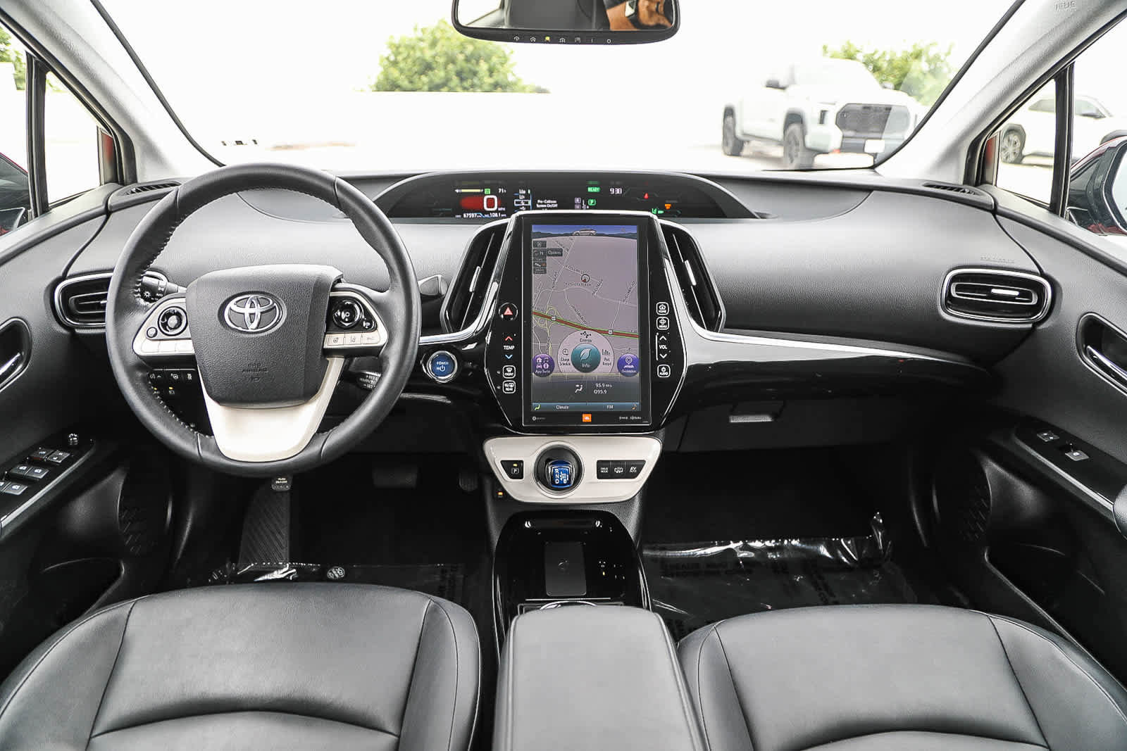 Certified 2017 Toyota Prius Prime Advanced w/ Carpet Mat Package FWD image 12