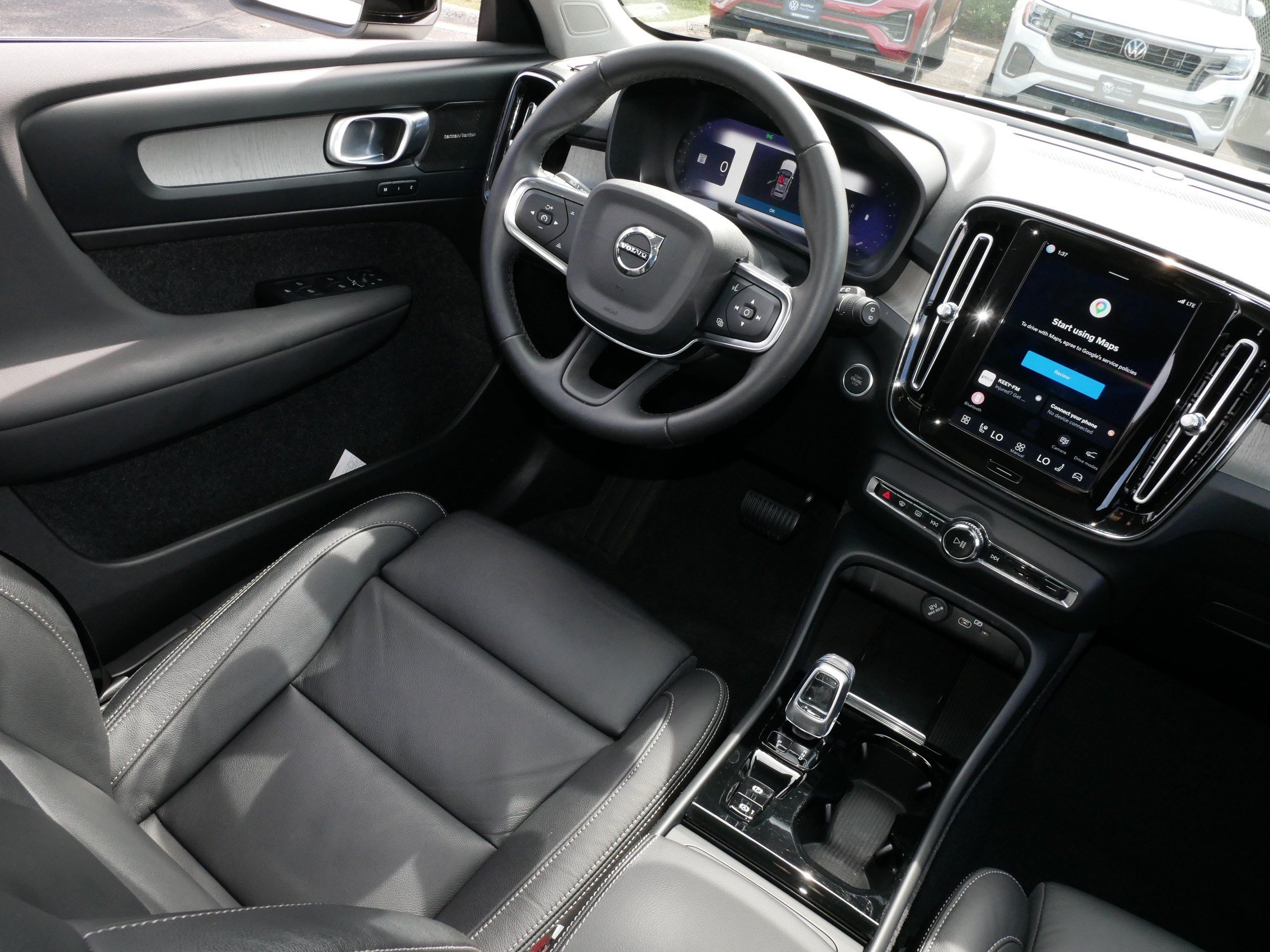 Used 2023 Volvo XC40 B5 Ultimate w/ Protection Package Premier AWD/4WD image 9