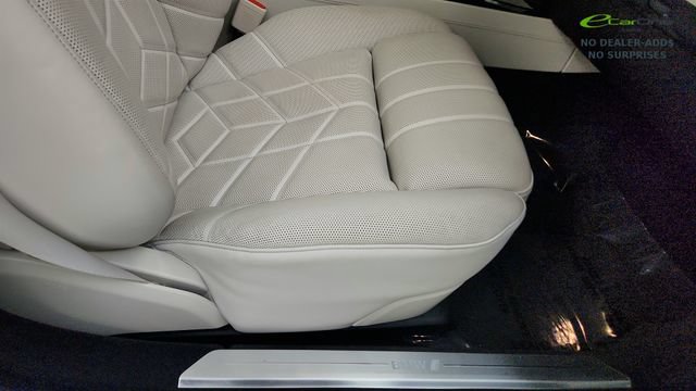 Used 2023 BMW i7 xDrive60 AWD/4WD image 37