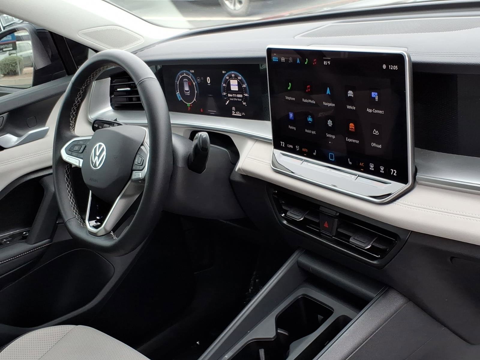 Certified 2025 Volkswagen Tiguan SE AWD/4WD image 12