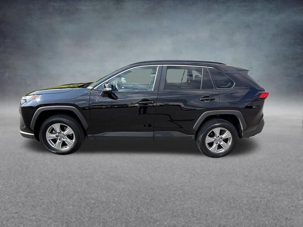 Used 2025 Toyota RAV4 XLE AWD/4WD image 2