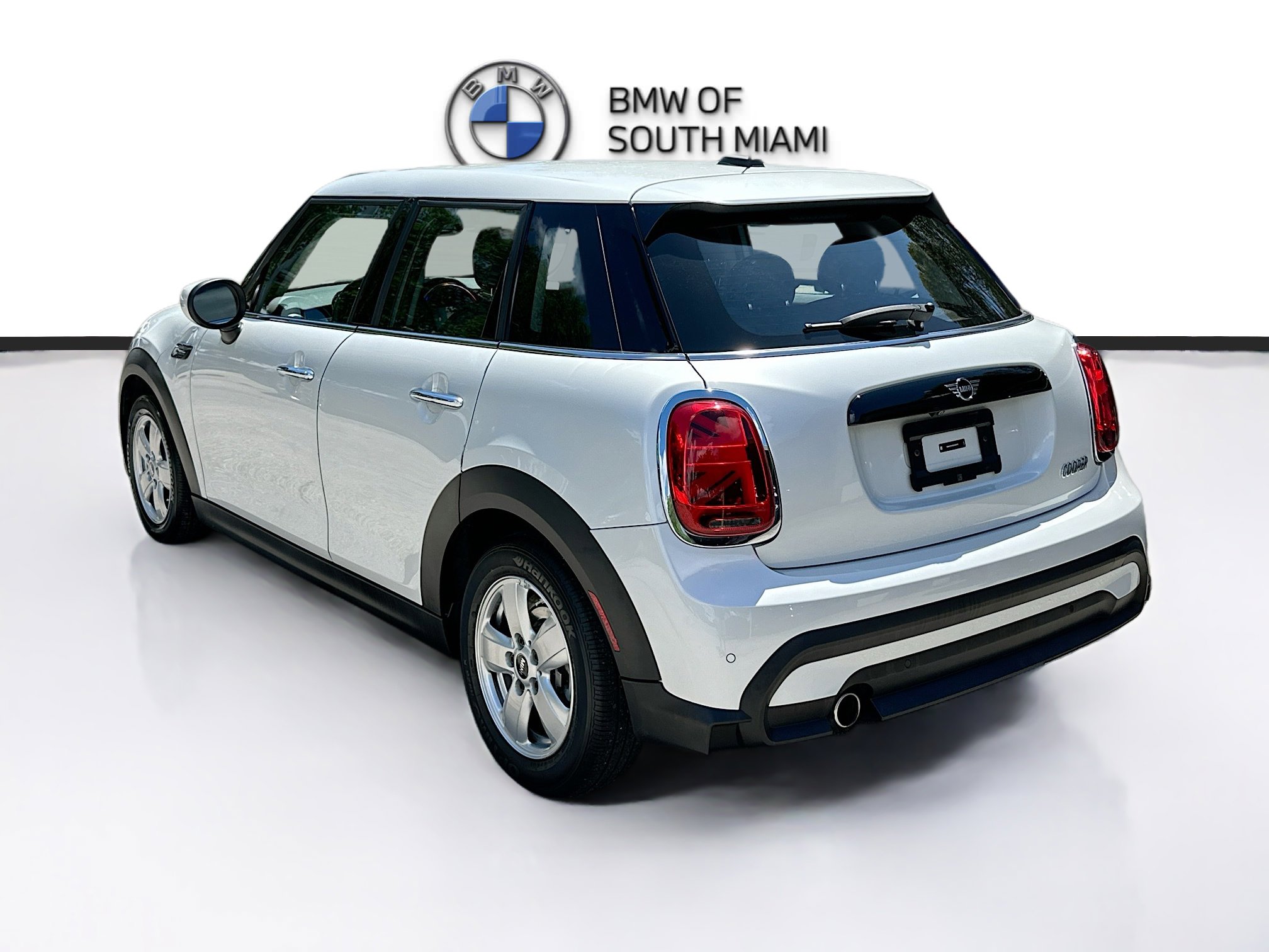 Used 2024 MINI Cooper 4-Door Hardtop image 5