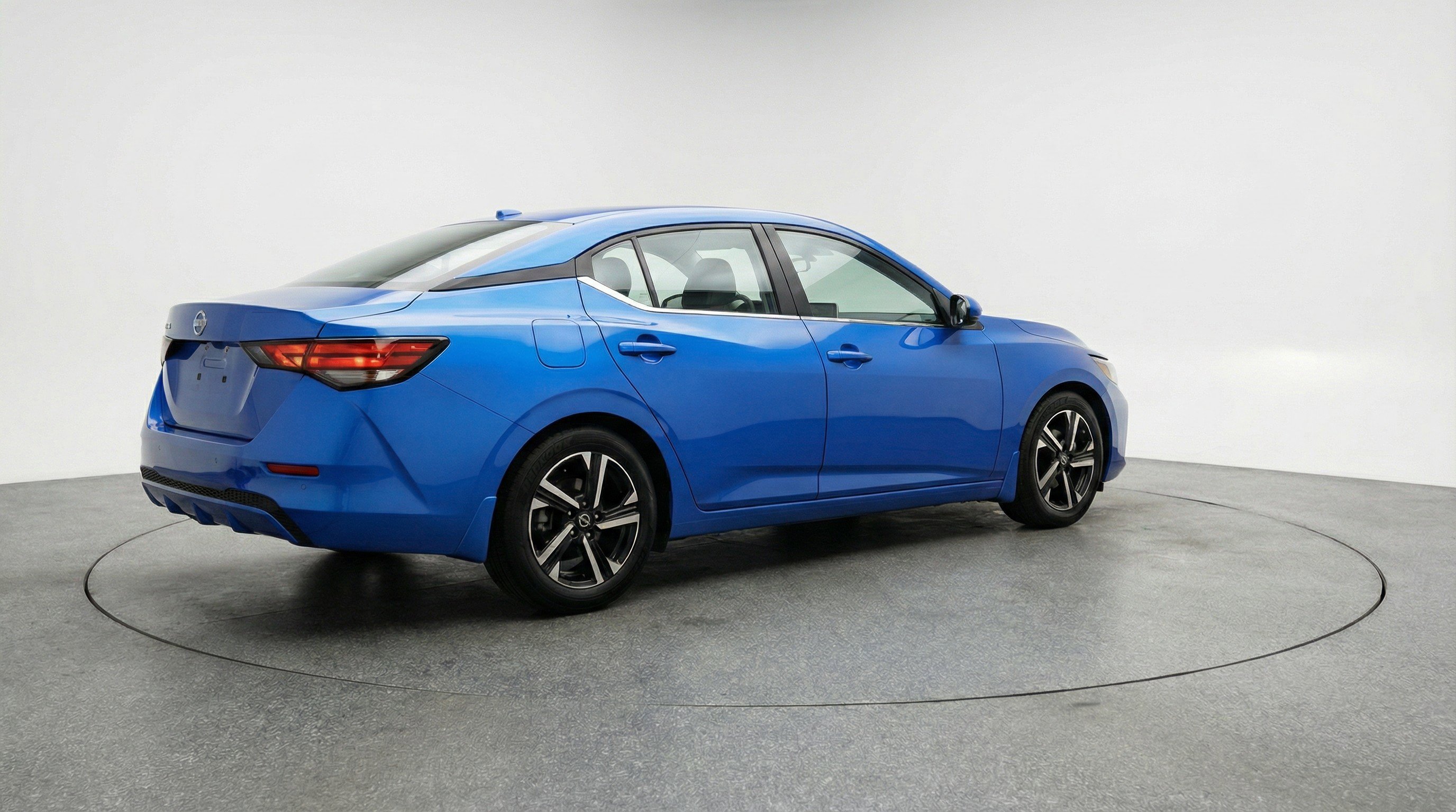 Used 2025 Nissan Sentra SV image 9