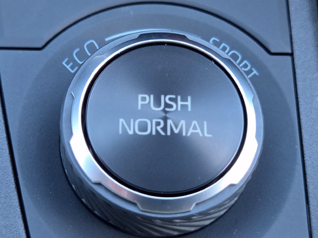 Used 2023 Toyota RAV4 XLE w/ Convenience Package AWD/4WD image 7