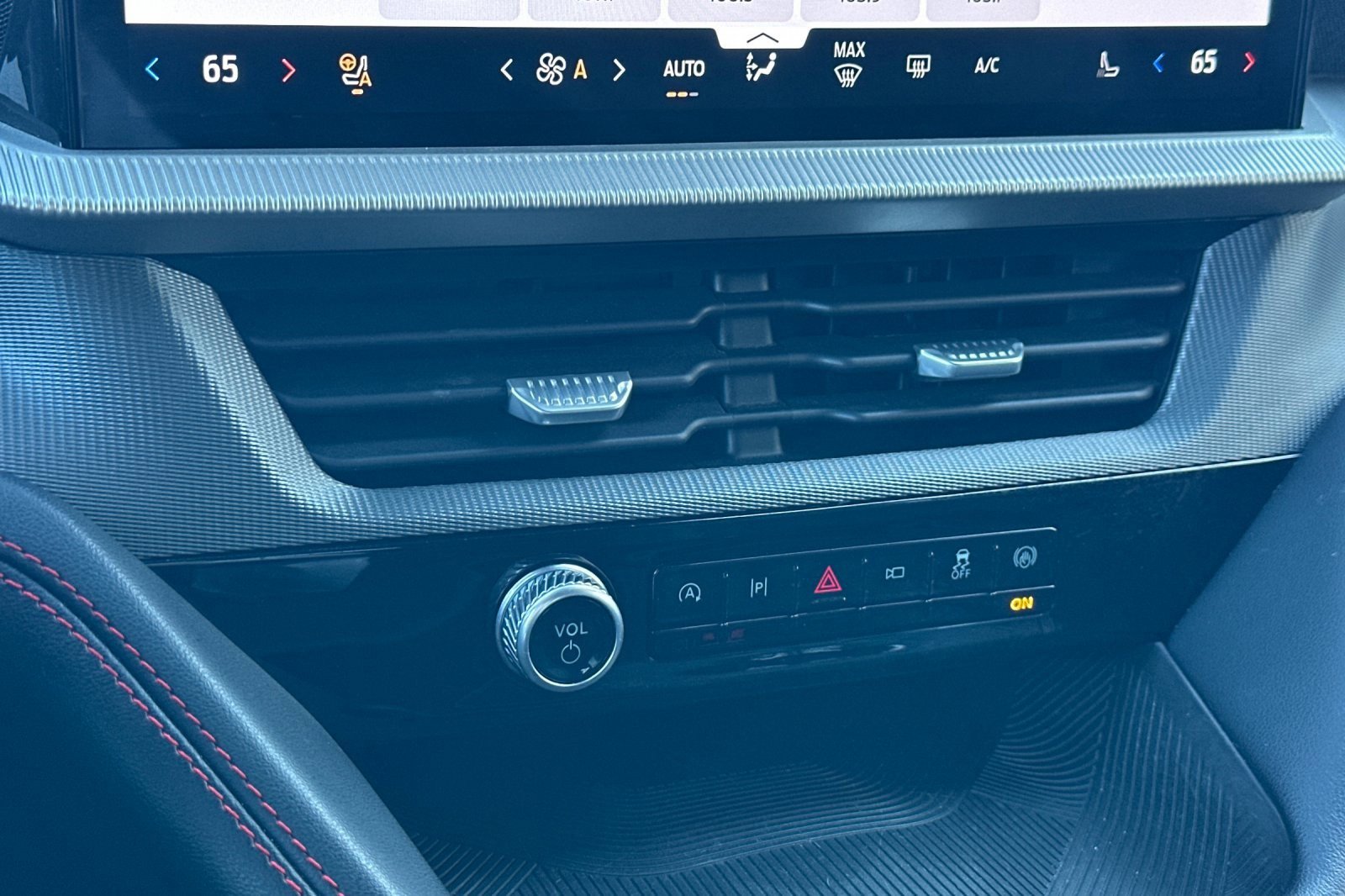 Used 2025 Ford Explorer ST-Line w/ ST-Line Street Pack image 20