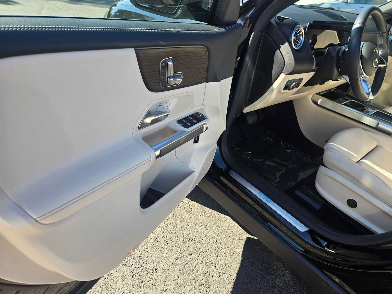 Used 2024 Mercedes-Benz EQB 250+ image 23
