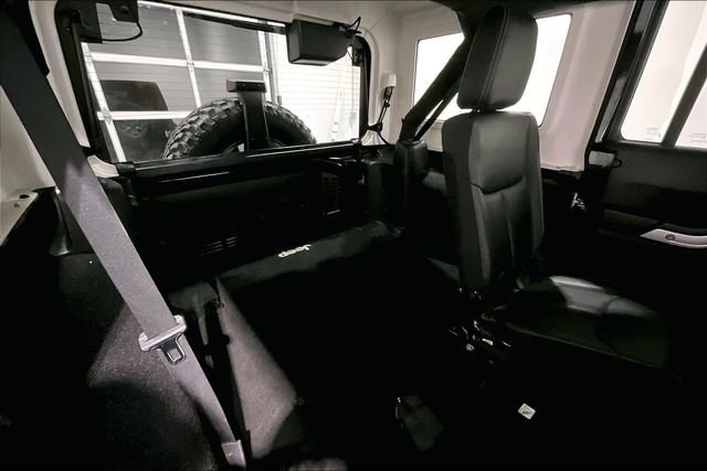 Used 2016 Jeep Wrangler Unlimited Rubicon w/ Connectivity Group image 27