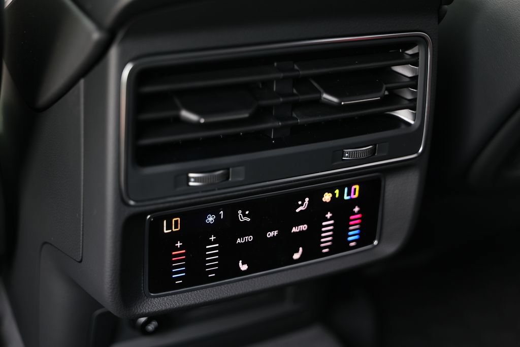New 2026 Audi SQ8 Prestige AWD/4WD image 28