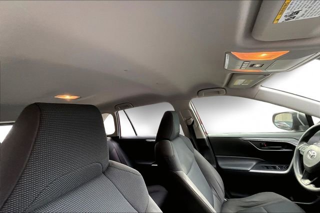 Used 2021 Toyota RAV4 LE image 19