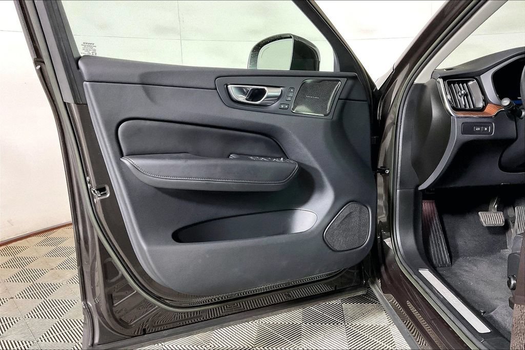 Used 2023 Volvo XC60 T8 Plus AWD/4WD image 22