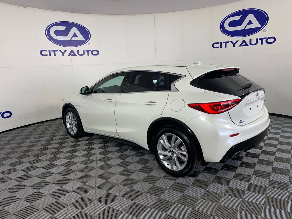 Used 2017 INFINITI QX30 w/ Cargo Package FWD image 5