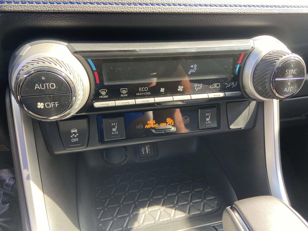 Used 2025 Toyota RAV4 XSE AWD/4WD image 27