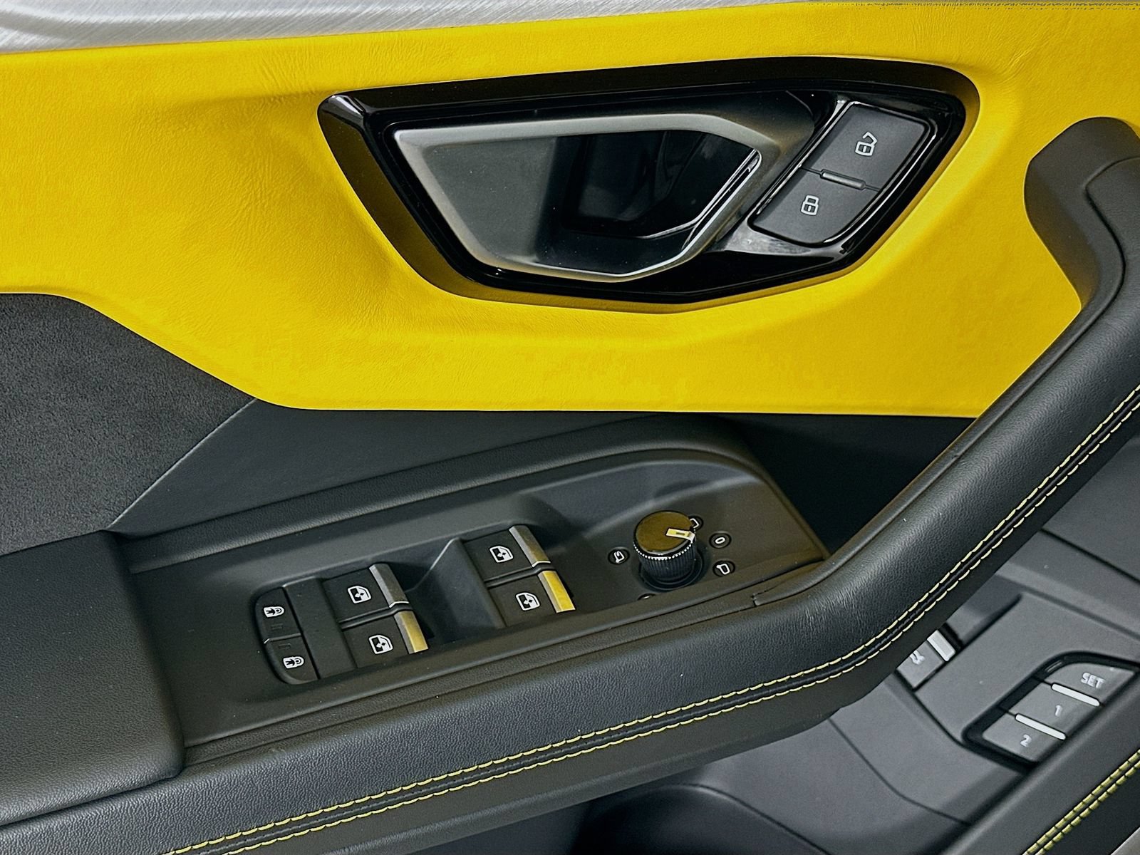 Used 2024 Lamborghini Urus S AWD/4WD image 18