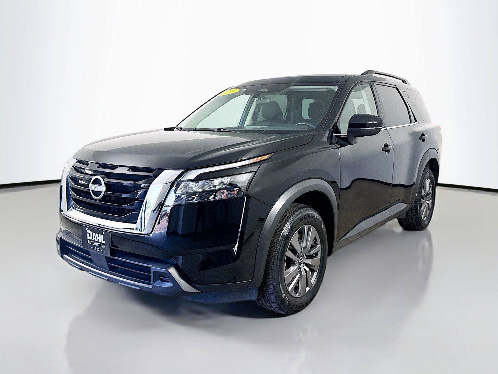 Used 2025 Nissan Pathfinder SV AWD/4WD image 4